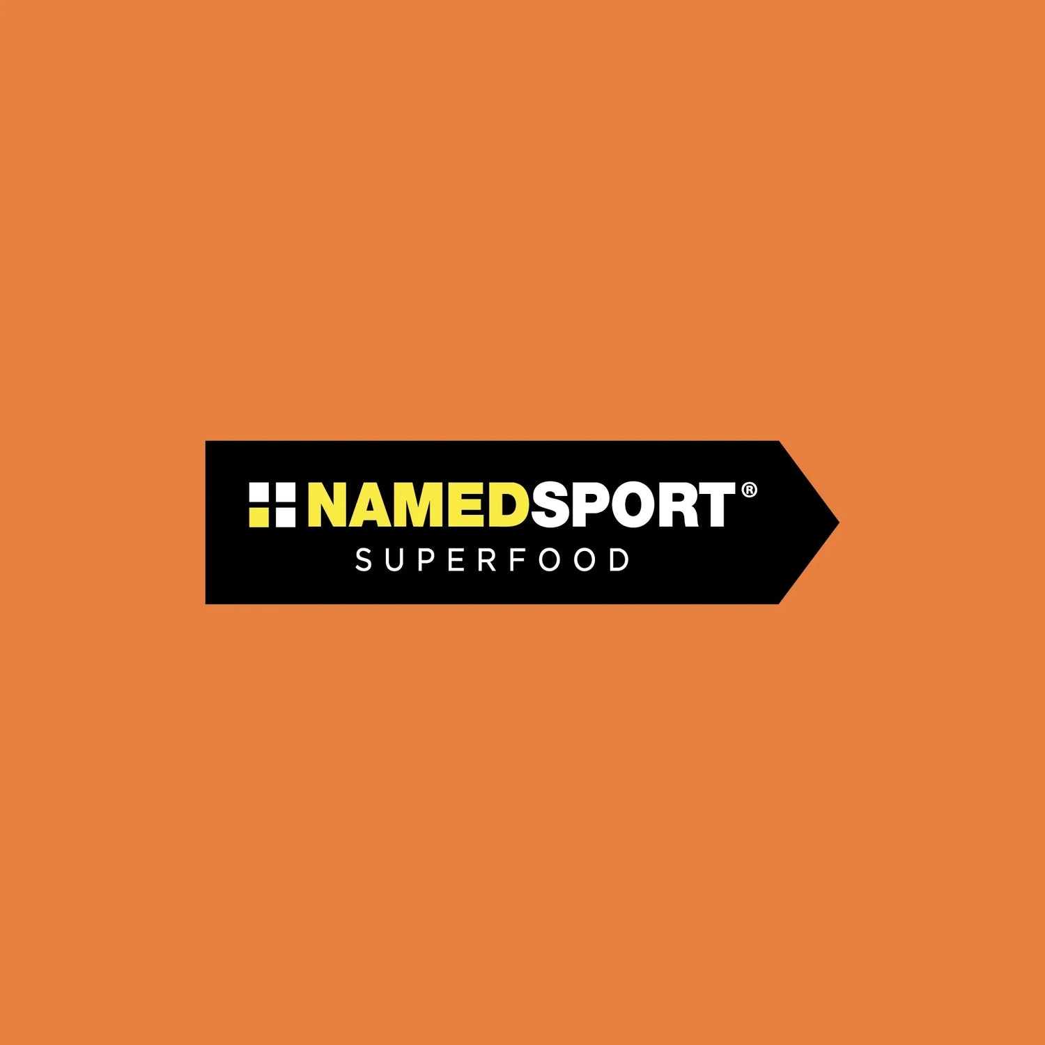 Logo NAMEDSPORT Superfood su sfondo arancione, integratori sportivi e benessere.
