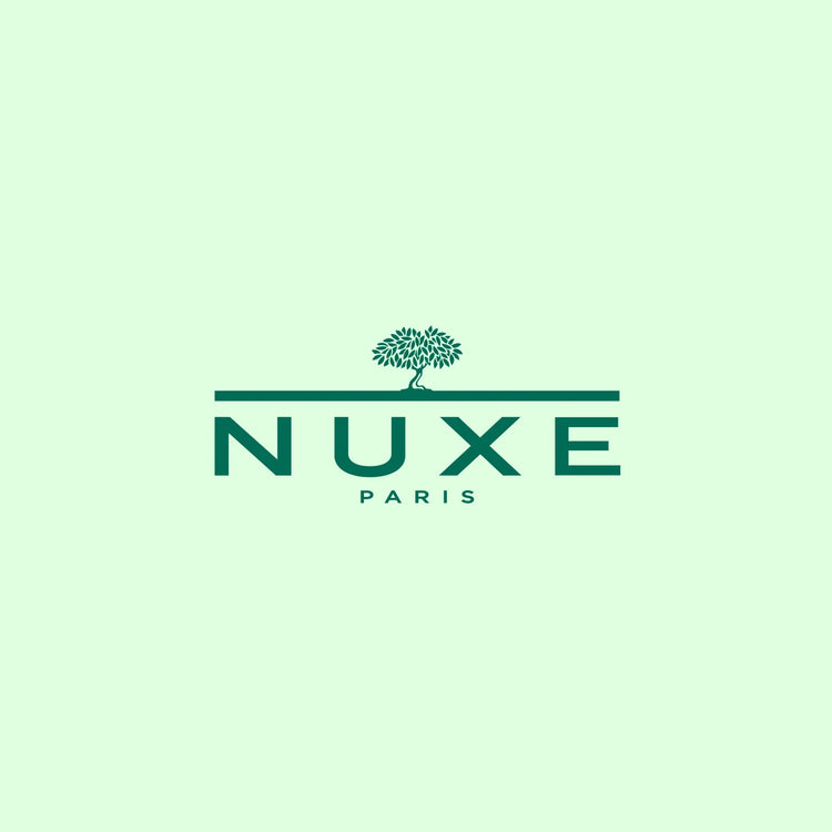 Logo Nuxe Paris verde con albero su sfondo verde chiaro, prodotti cosmetici e skincare