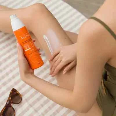 Avène Spray SPF 50+ 200 ml – Protezione Molto Alta, Senza Residui e Resistente all’Acqua